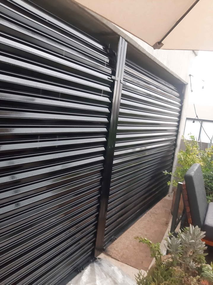 cortinas metálicas para negocios en Playa del Carmen